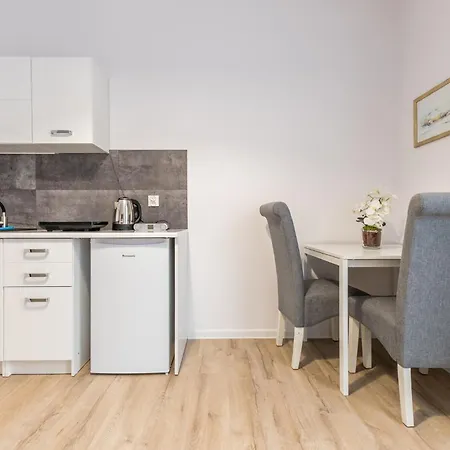 Manu Aparts By Mye *